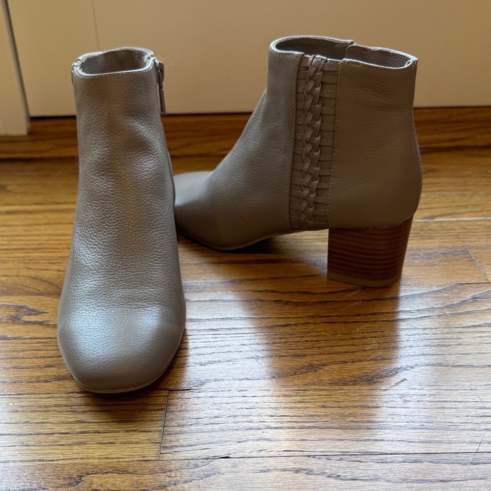 Jack Rogers Never Worn Women's Taupe Ankle Boots